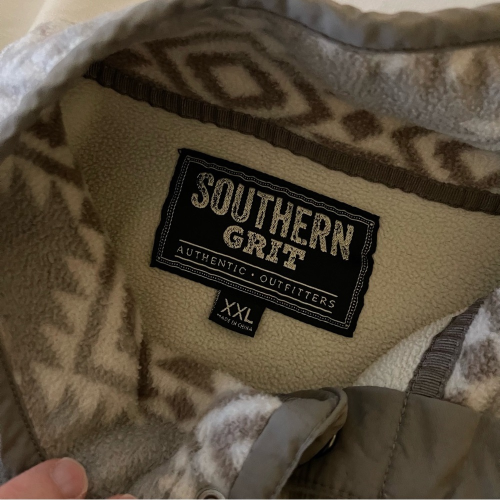 Men's Geometric Patterned Pullover - Picture 3 of 5